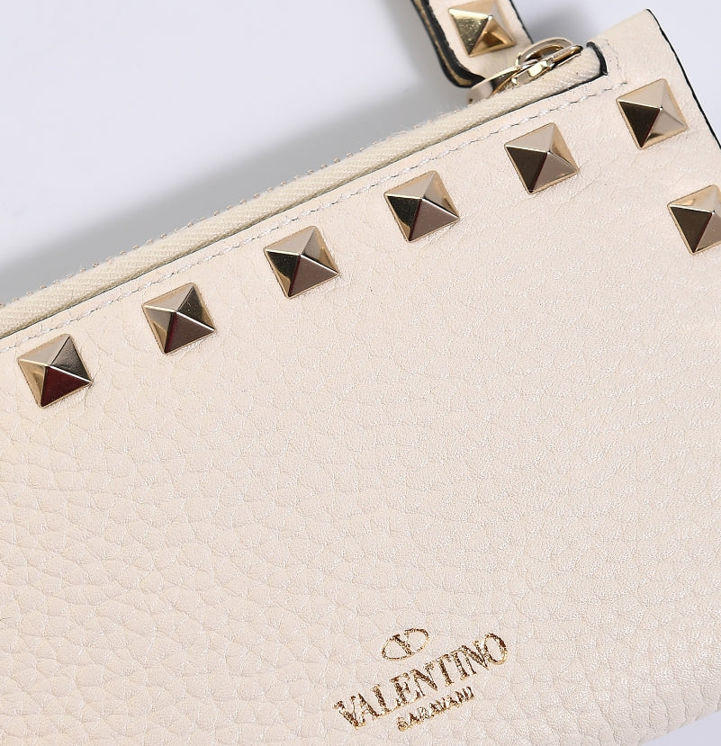 VALENTINO ROCKSTUD GRAINY CALFSKIN CARDHOLDER WITH ZIPPER