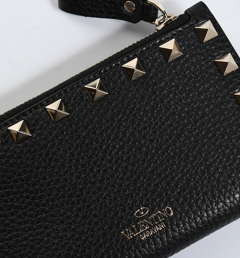 VALENTINO ROCKSTUD GRAINY CALFSKIN CARDHOLDER WITH ZIPPER BLACK