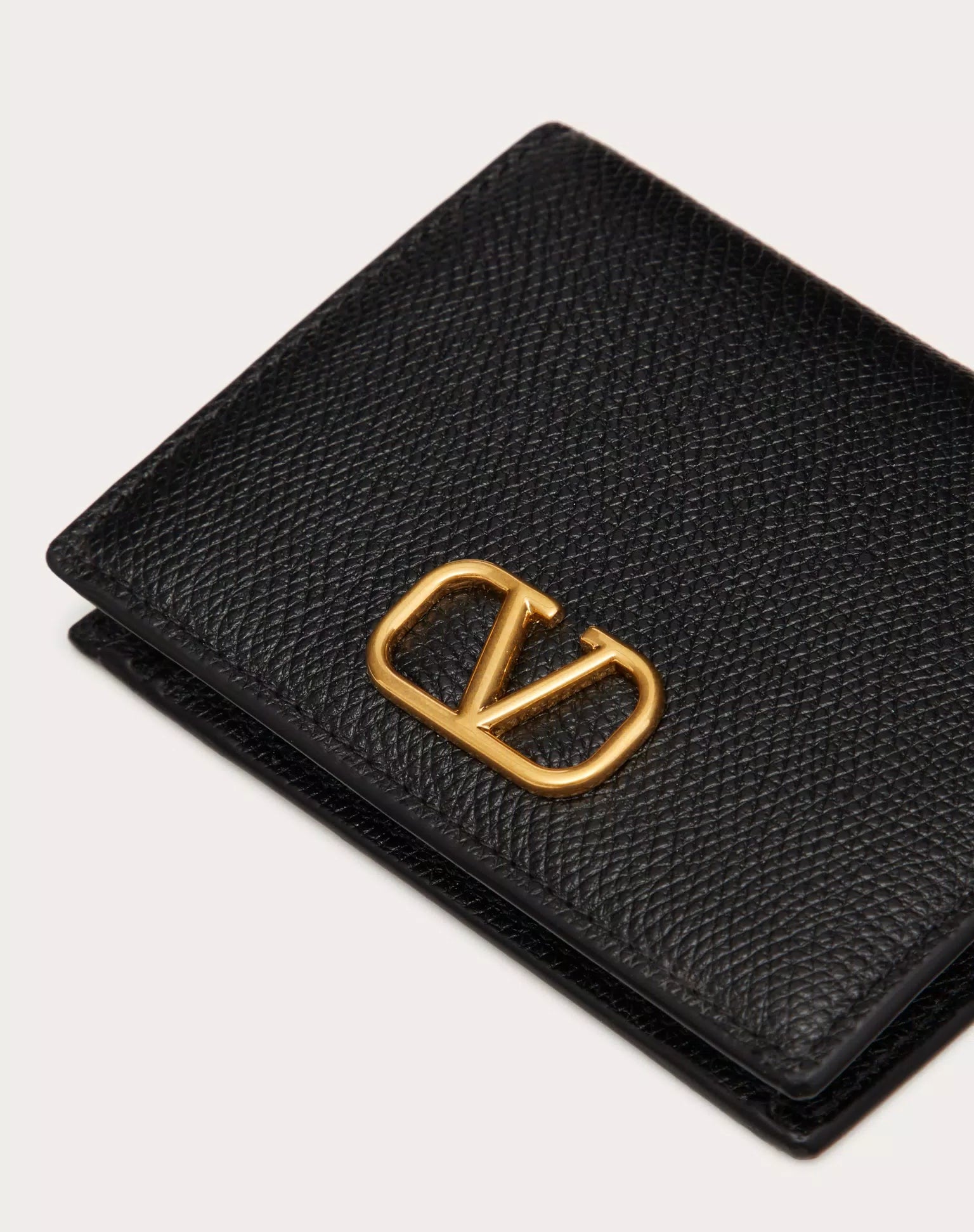 VALENTINO COMPACT VLOGO SIGNATURE GRAINY CALFSKIN WALLET